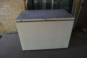 lot 84 image: Deep freezer by Frigidaire model FFC15C3AW0