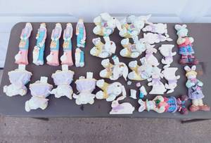 lot 9 image: Over 20 Decorative Bunny Characters (5 styles)