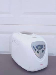 lot 101 image: Sunbeam Products, Inc Bread Maker (Model 5891)