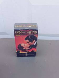 lot 20 image: Spanish Set Gone with the Wind VHS Box Set (Version En Espanol)