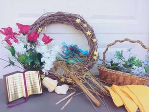 lot 62 image: Large Mixed Lot Large Outdoor Spring Wreath, Rustic Woven Basket, Vintage Home Interiors Wood Brass Bible Plague (John 141-3), Bulk Flowers and Wedding Decor