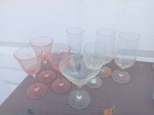 lot 99 image: Mixed Glassware Set