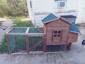 lot 114 image: The LODGE Coop - Long Wooden Coop wiht Run Caged See Pictures for Used Condition