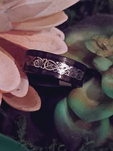 lot 188 image: Sz 9 Mens Two-Tone Celtic Dragon Wedding Band NEW with Black Jewelry Box