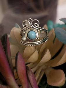 lot 174 image: Sz 9 Tiara Blue Antique Collectible Style Ring NEW with Black Jewelry Box