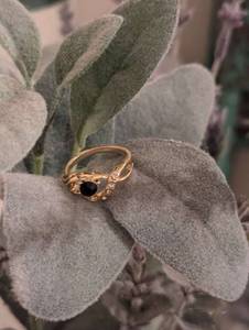 lot 191 image: Sz 8 Gold Finished Black Onyx Sterling Silver Round Heart Ring NEW with Black Jewelry Box
