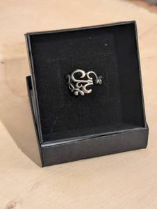 lot 146 image: Sz 6 Sterling Silver Om Talisman Ring NEW with Black Jewelry Box