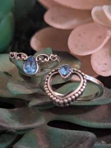 lot 225 image: Sz 7 Nevada and Natural Pear Shape Sterling Silver Set NEW with Black Jewelry Box