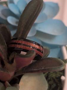 lot 204 image: Sz 8 (18 mm) Mens Whisky Barrel Tungsten Wood Ring NEW with Black Jewelry Box