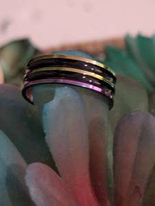 lot 244 image: Sz 10.5 (20 mm) 2 Band Iridescent Stainless Steel Ring NEW with Black Jewelry Box