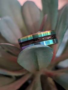 lot 276 image: Sz 10.5 (20 mm) 2 Band Iridescent Stainless Steel Ring NEW with Black Jewelry Box