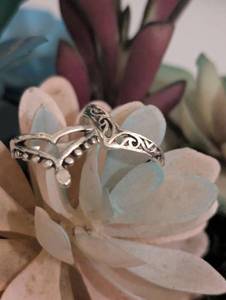 lot 287 image: Sz 6 Silver Crown and Chevron Filigree Ring Set NEW with Black Jewelry Box