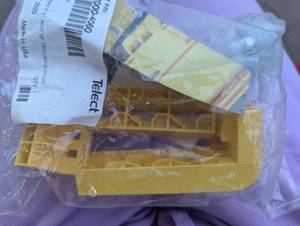 lot 321 image: Clamp WaveTrax 4, 6, and 12 Trough Support 027-2000-4060 Set of 2 PriceItem