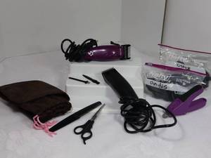 lot 16 image: 2 Pet Hair Clippers with combs and Grooming Set - Tested (blades need sharpening)