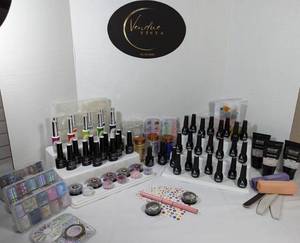 lot 11 image: Nail Salon Kit wNo UV Light