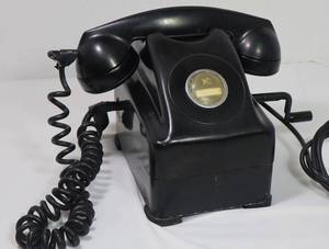 lot 44 image: Vintage Telephone