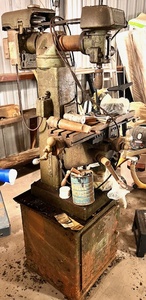 lot 9 image: Causing Vertical Milling Machine