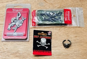 lot 28 image: NAVAL SPECIAL WARFARE COMBATANT-CRAFT CREWMAN MASTER SWCC, US NAVY NWU UNIFORM SWCC MASTER SPECIALTY BADGE TYPE 3 WGREEN INSIGNIA TAPE, SKULL AND CROSSBONES PIN &amp VINTAGE SKULL AND CROSSBONES RING