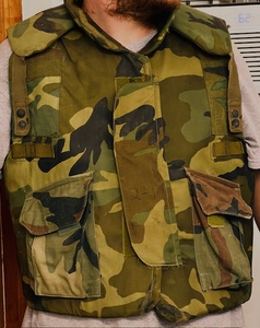 lot 33 image: Vintage Extra Large Body Armor,Fragmentation Protective Vest