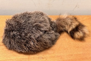 lot 45 image: Vintage Hand-Made Coonskin Cap