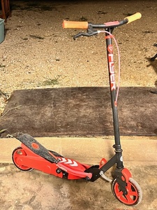 lot 61 image: Flyer Pedal Scooter