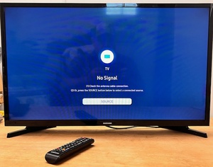 lot 69 image: Samsung 32 Class HD (720p) Smart LED TV Model UN32M4500BF W Remote