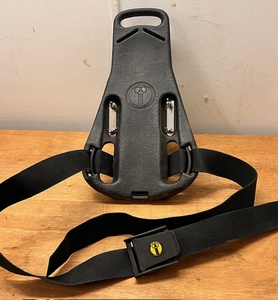 lot 91 image: Rare U.S. DIVERS AquaLung Scuba Tank HolderBackpackBelt Assembly