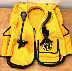 lot 92 image: RARE Aqua-Lung U. S. Divers Bouyancy Compensator&nbsp