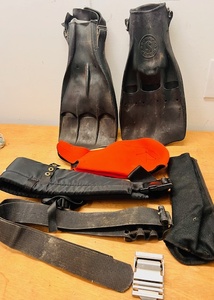 lot 95 image: One Vintage Pair of Aquapro Jetton Flippers &amp Other Assessories