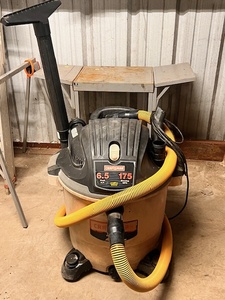 lot 129 image: Craftsman 20 Gallon 6.5 HP 175mph WetDry VacBlower WPos-I-Lock Locking Hose