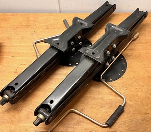 lot 131 image: Two (2) 5000lbs. Stabilizer Scissor Jacks WHandles
