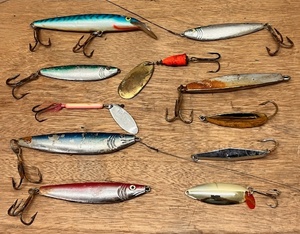 lot 139 image: Eleven (11) Vintage Fishing Lures