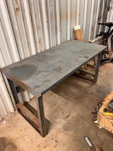 lot 252 image: Metal Work Bench