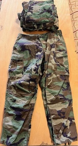 lot 268 image: Four (4) Pair of Vintage US Navy Woodland Camouflage Uniform Pants Size Large
