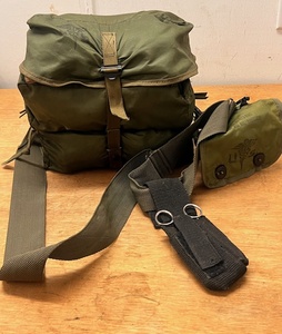 lot 302 image: Vintage U. S. Military First Aid Kit