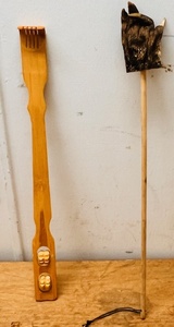lot 344 image: Real Alligator Claw Back Scratcher &amp Wooden Back Scratcher Massager