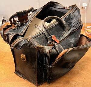 lot 350 image: Mysterious Locking Leather Bag WMilitary Informational Books &amp Papers