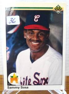 lot 36 image: 1990 Upper Deck Sammy Sosa #17 Rookie Card RC