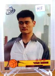 lot 43 image: 2002 Press Pass - Red #T18 Yao Ming (RC)