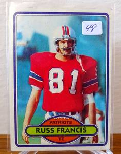 lot 48 image: VINTAGE 1980 Topps #80 Russ Francis Patriots #275
