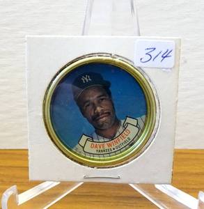 lot 314 image: 1987 MLB Baseball Topps Milk Caps DAVE WINFIELD