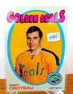 lot 441 image: VINTAGE Gary Croteau 1971 Topps #17 Hockey Card
