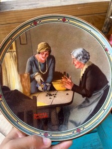lot 243 image: Norman Rockwell dcor plates qty 5-- Music Maker # P18785-- Lighthouse Daughter Keeper # 17478D-- RHETT # 6069D-- Ship Builder # 19618K-- Familys Full Measure # 812, 1985