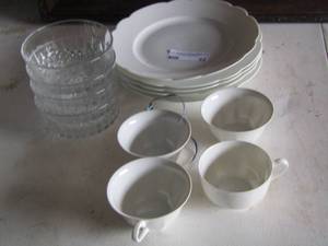lot 32 image: Krautheim  coffee cups  X 4,   5 flower shape dinner plates,   4 crystal bowls
