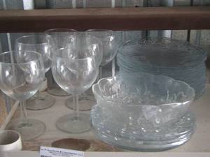 lot 35 image: qty 6 wine glasses, Grape and Vine design saucers