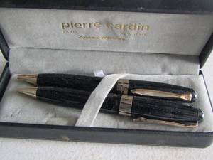 lot 39 image: Pierre Cardin black pens qty 2