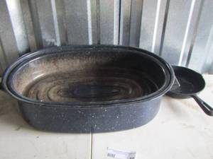 lot 50 image: 8 inch cast iron skillet made in Taiwan, large roasting pan