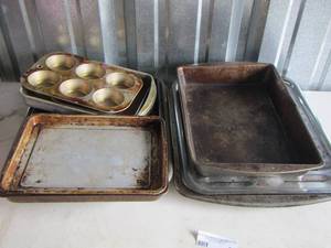 lot 55 image: baking pans