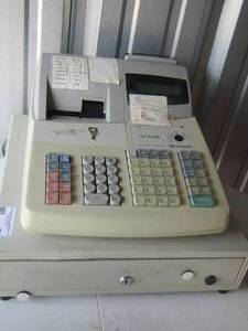 lot 76 image: Sharp XE-A40S cash register with key