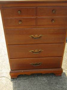 lot 4 image: Wooden 4 drawer chest drawers nice